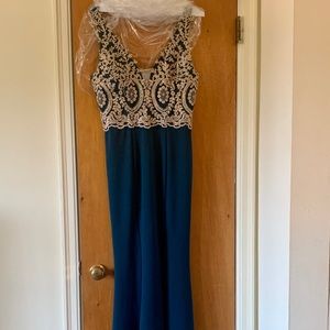 Long formal dress w/ v-neck, embroidered bodice